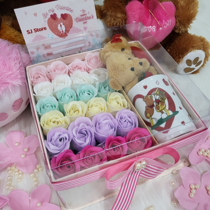 

Paket box hampers bunga valentine anniversary ulang tahun wisuda 55 - Pink roses...