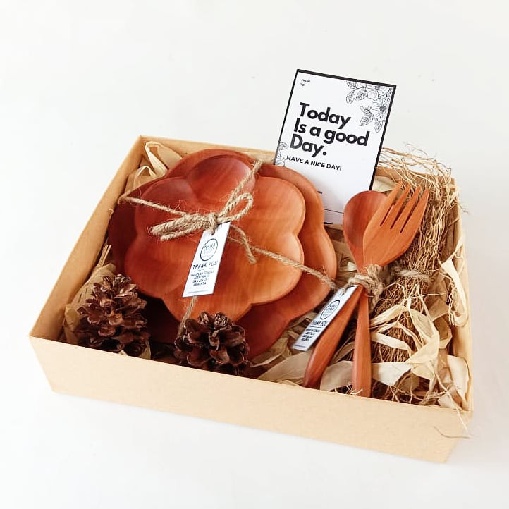 

SAKURA HAMPERS BOX KADO PERNIKAHAN HADIAH ULANGTAHUN WEDDING GIFT NATAL IMLEX TAHUN BARU