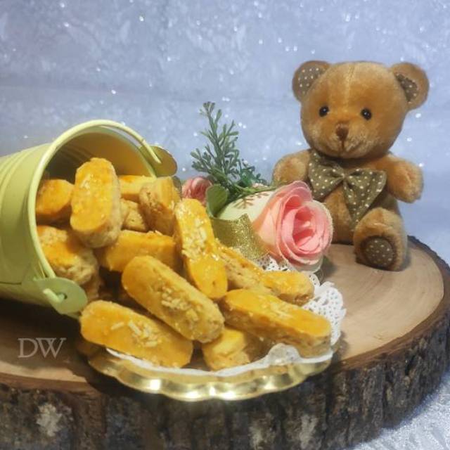 

Kaastengel kue kering keju, nastar, sagu, lidah kucing, putri salju