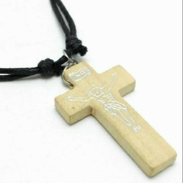 Kalung Salib Kayu