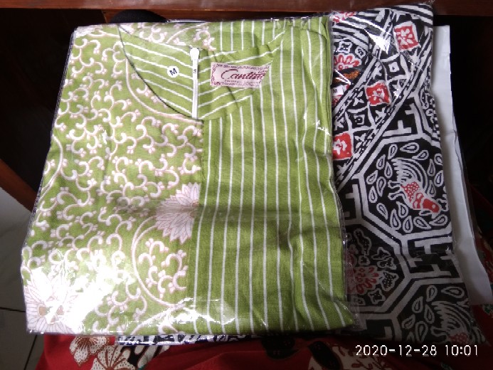 Blus Soft Bunga Salur Baju Atasan Batik Wanita Kerja Modern.