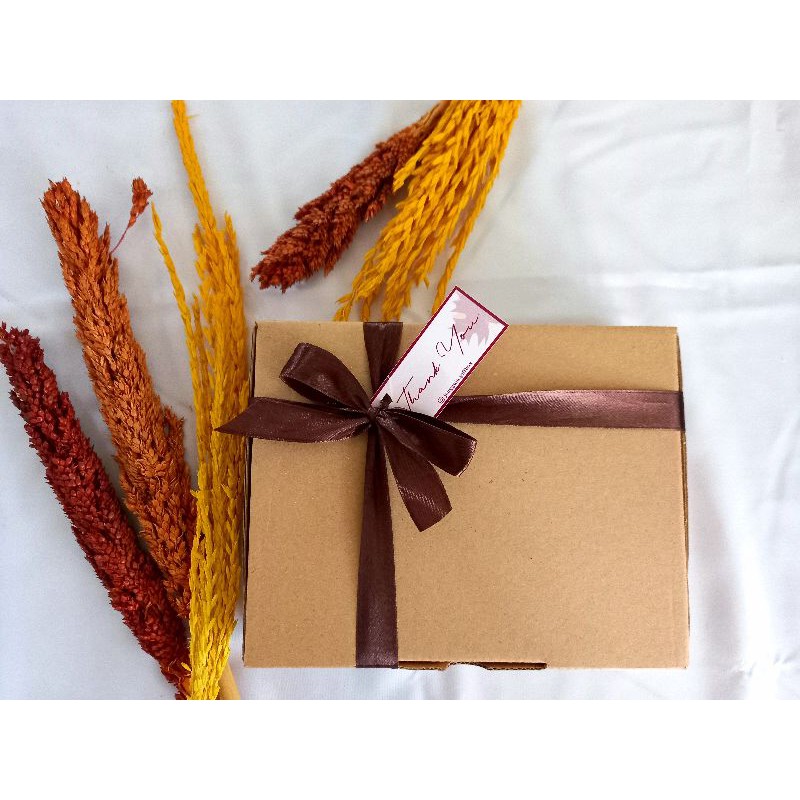

KOTAK KADO/ PACKAGING HADIAH / BOX KADO / GIFT BOX / BOX HAMPERS
