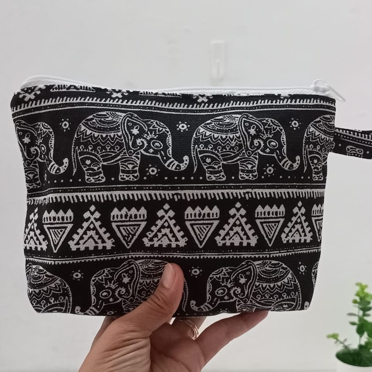 DOMPET KANVAS POUCH KANVAS MOTIF GAJAH LATAR HITAM. Riens Collections