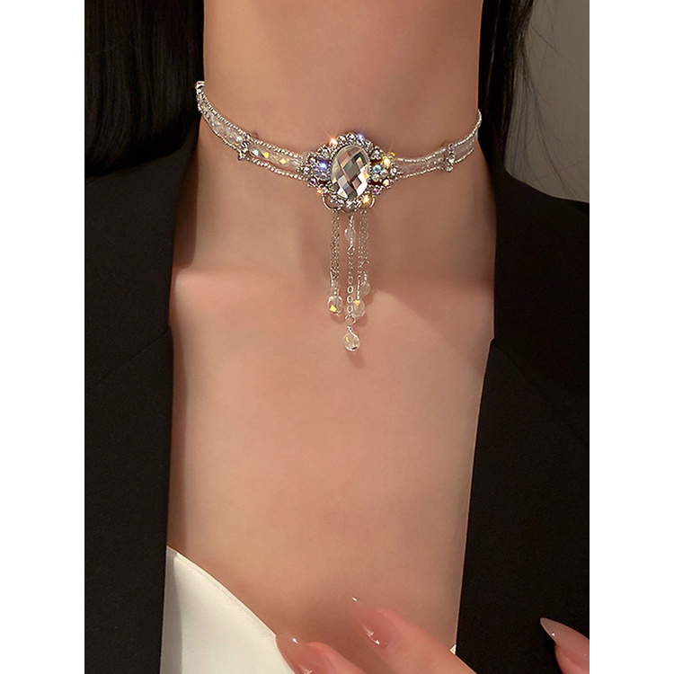 Kalung Choker Liontin Rumbai Kristal Oval Warna Putih Gaya Korea Untuk Wanita