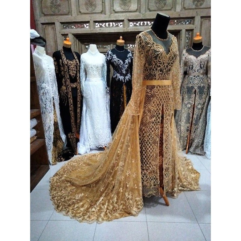 Kebaya pengantin ekor
