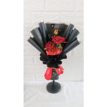 Buket Bunga Mawar Merah Beludru Artificial Premium Mirip Asli Kado Ultah Wisuda Sempro Graduation