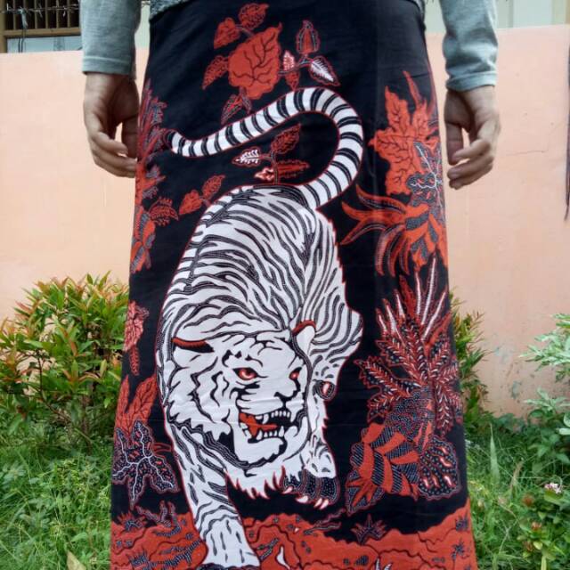 Sarung batik motif macan