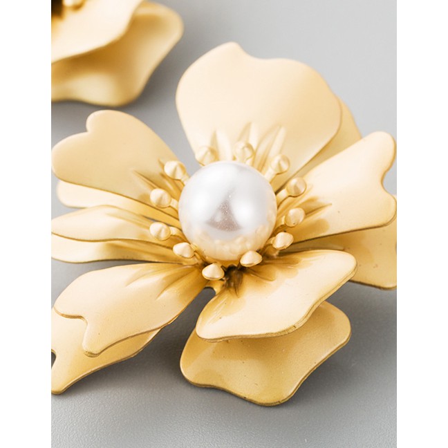 LRC Anting Tusuk Fashion Golden Flower Pearl Earrings D63839