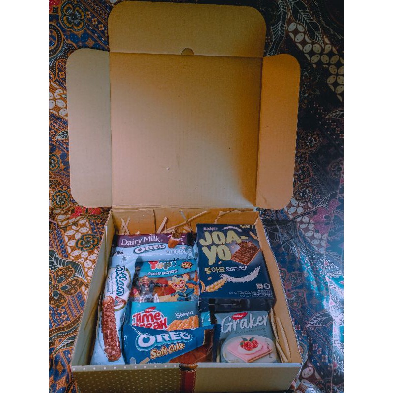 

giftbox custom Size 24x24x7cm