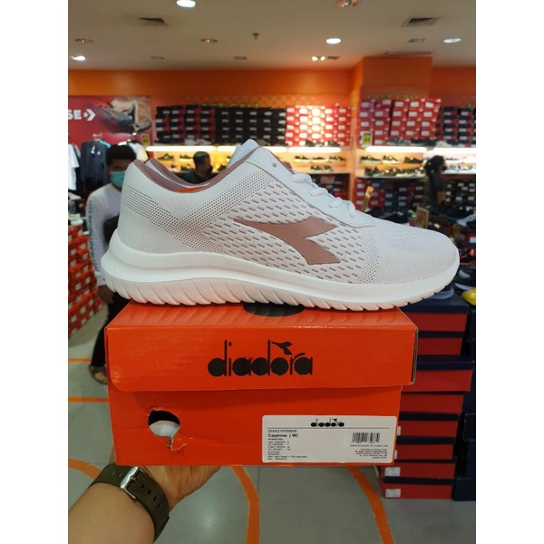 Original Sale 30% Sepatu diadora Putih CAYENNE Cewek