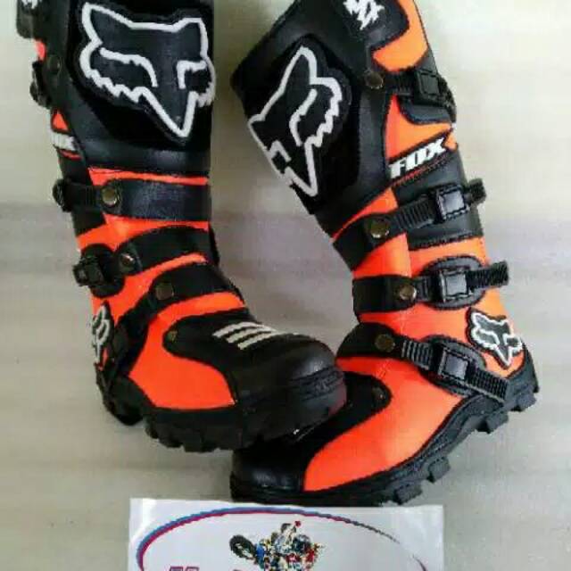 Sepatu trail cross