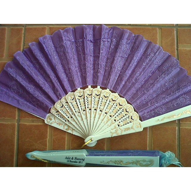 souvenir kipas bordir tangkai putih + nama + tile souvenir pernikahan