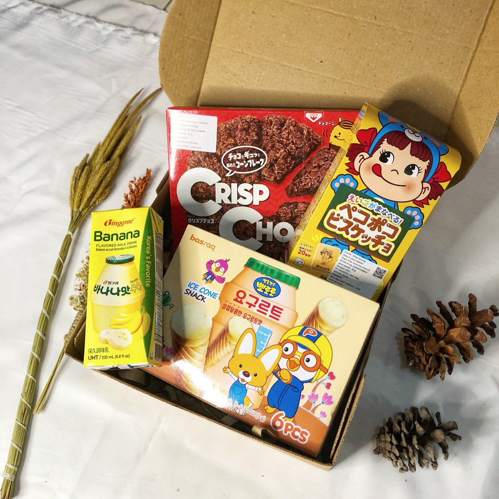 

Snack Import Hampers B / Lebaran Hampers / Birthday Hampers / Graduation Hampers / Custom Hampers