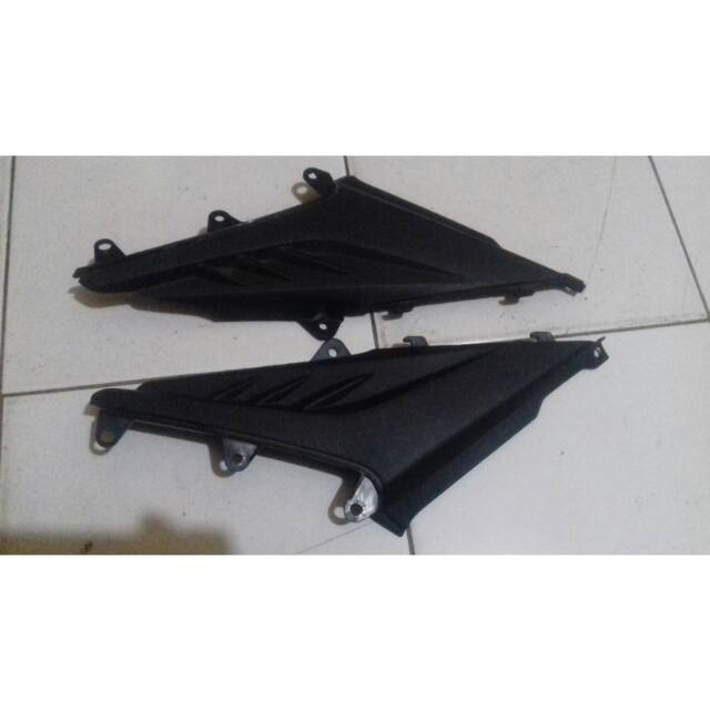 Cover sambungan box aki megapro monoshock