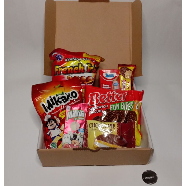 

Snack Box untuk hadiah Ulang Tahun, Wisuda, dan event. free gift card dan photo card. Red Series