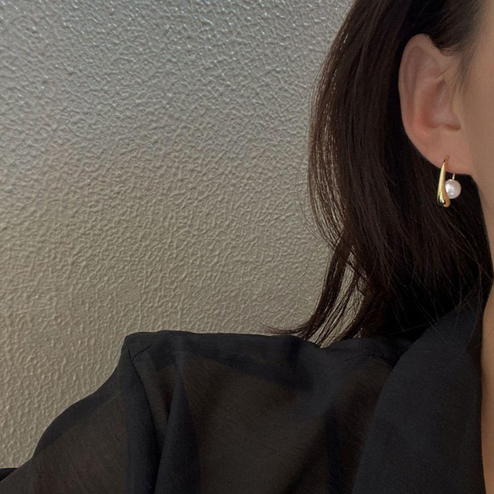 Anting Mutiara Bentuk C Geometris Bahan Alloy Gaya Korea Untuk Wanita