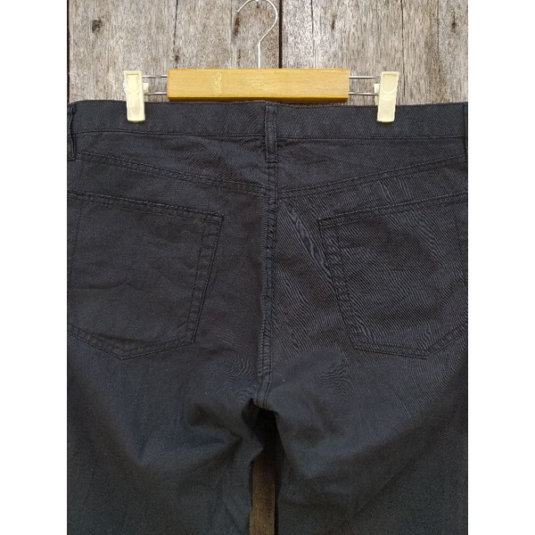 chino uniqlo regular fit warna hitam size 35 second original