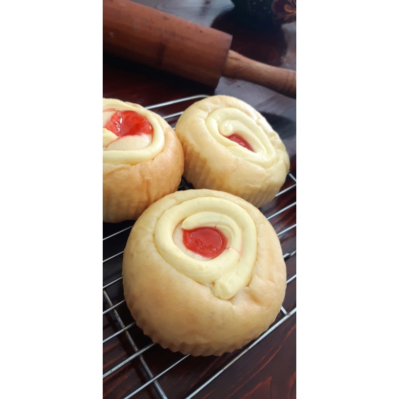 

Roti Strawberry Cheese