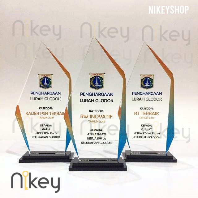 Plakat TROPHY, PLAKAT AKRILIK, PLAKAT WISUDA, KADO ANNIVERSARY, PIALA, PLAKAT PENGHARGAAN