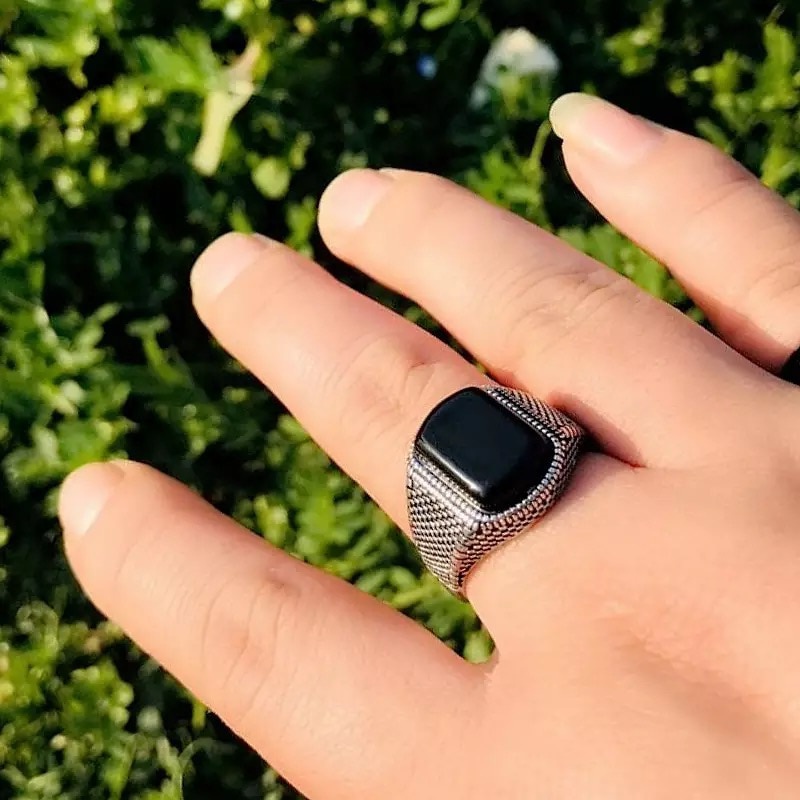 2022 Cincin Pria Bahan Metal Hias Batu Zircon Warna Hitam Gaya Klasik Untuk Pesta