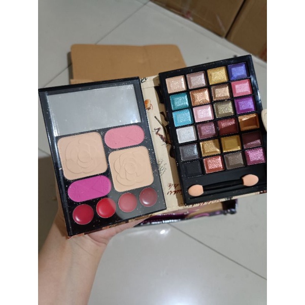 Medan COD murah Eyeshadow dompet Revlon / eyeshadow face powder lipgloss profesional make up