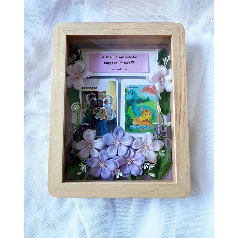 

Blooming Purple - Frame Pigura Bunga Ungu Scrapframe 3 Dimensi Kado Emas Ulangtahun Pernikahan Wisuda Perpisahan Anniversary