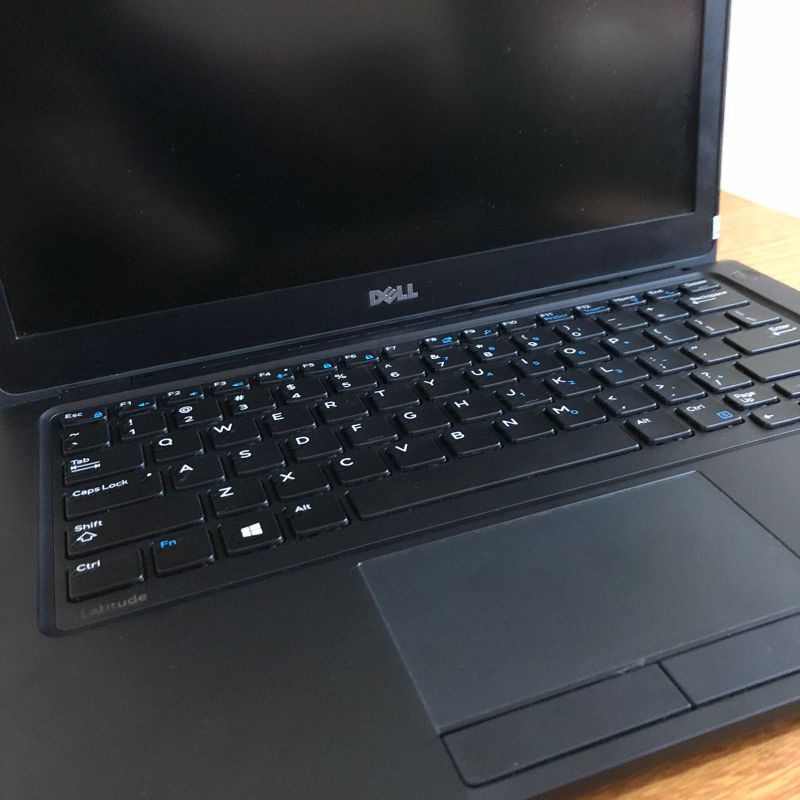 Laptop Dell Latitude Core i5 / i7 RAM 4GB / SSD 128GB Original Bergarasni