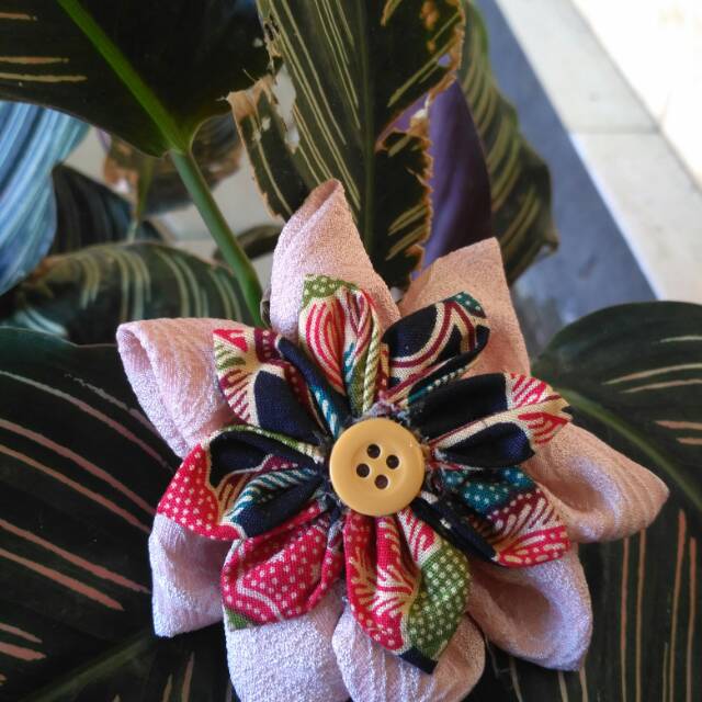 bross bunga kain perca