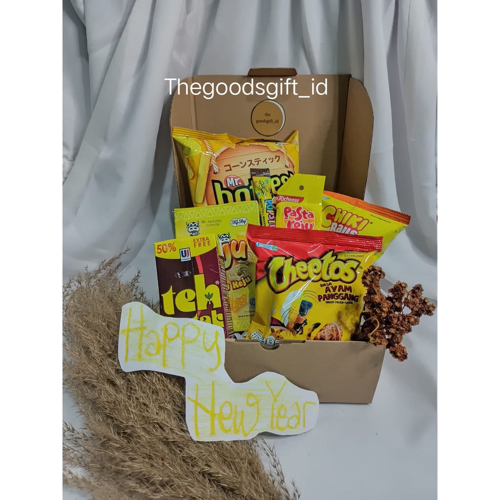 

TheGoodsgift_id Snack Box/ Hampers Box/ Hadiah Snack/Hadiah ulang tahun wisuda Yellow Edition/Kuning