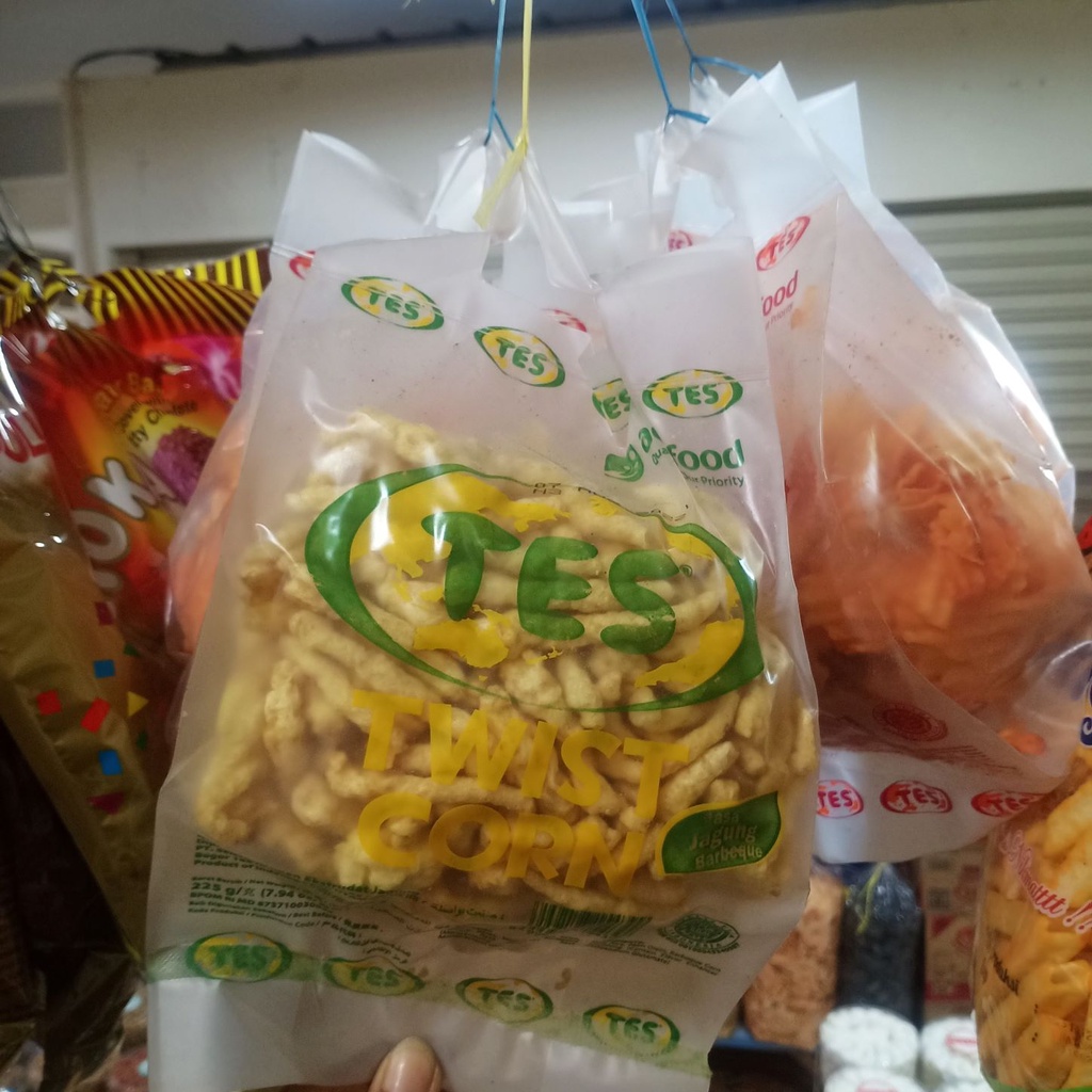 

Cemilan Kue Kering Chitos Citos Twist Corn Pack Rasa Jagung Barbeque 225gr