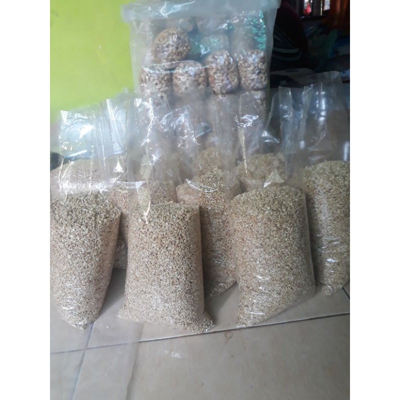 

Kacang mede menir 1kg