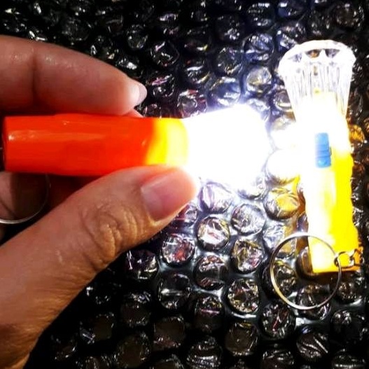 Promo 3pcs Senter kecil / gantungan kunci / include baterai