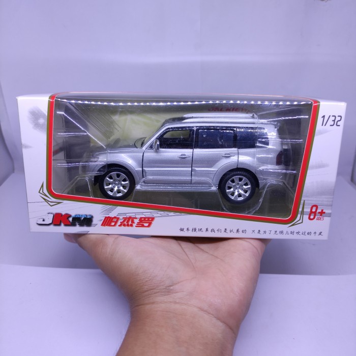 Diecast Miniatur Mobil Mitsubishi Pajero 1:32 Mainan Mobil Pajero - Silver