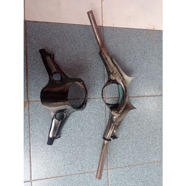 Satu Set Batok Kepala Atas Bawah Pelindung Lampu Depan Honda C70 Original