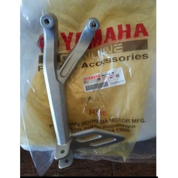 BRACKET BREKET DUDUKAN FOOTSTEP INJAKAN R15 V3 BELAKANG KIRI ASLI ORI YAMAHA BK6 F741L 00