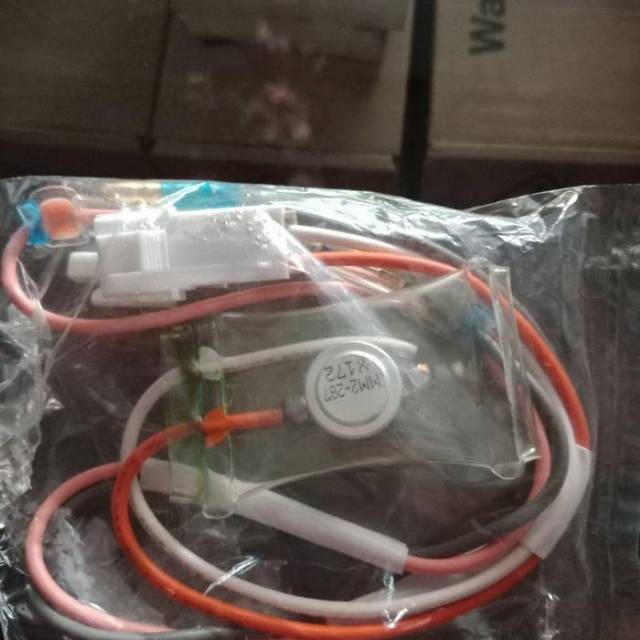 FUSE DEFROST DOUBLE KULKAS PANAS DINGIN MULTI UNIVERSAL TOSHIBA SHARP