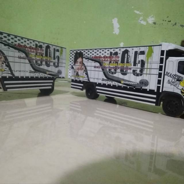 Miniatur truk HINO 500 gandeng