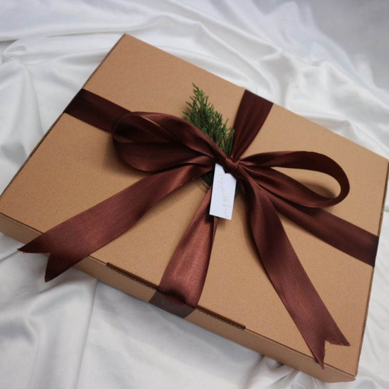 

Say With Box / Gift Box 37 x 27 x 5 / Kotak Kado / Hampers Box / Packaging Hadiah