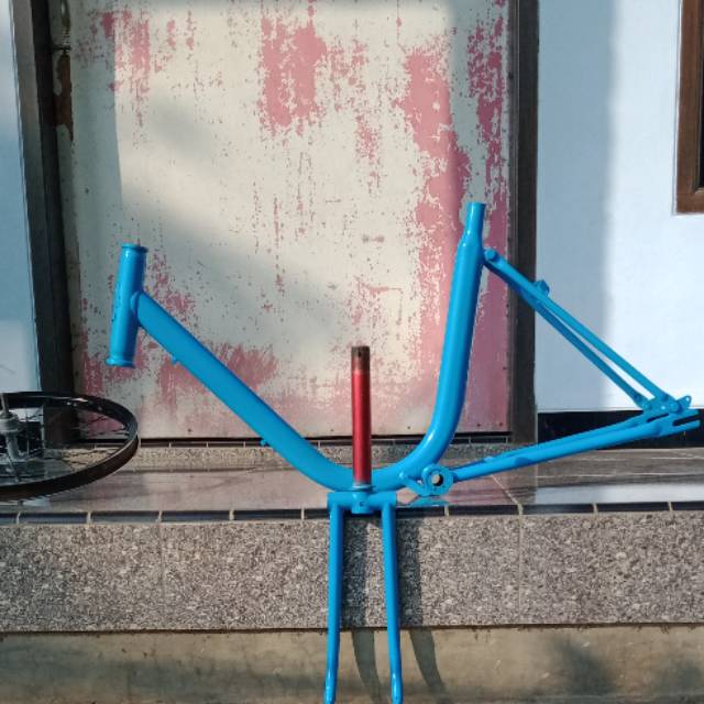 Rangka sepeda Phoenix untuk Minion track sudah di cat