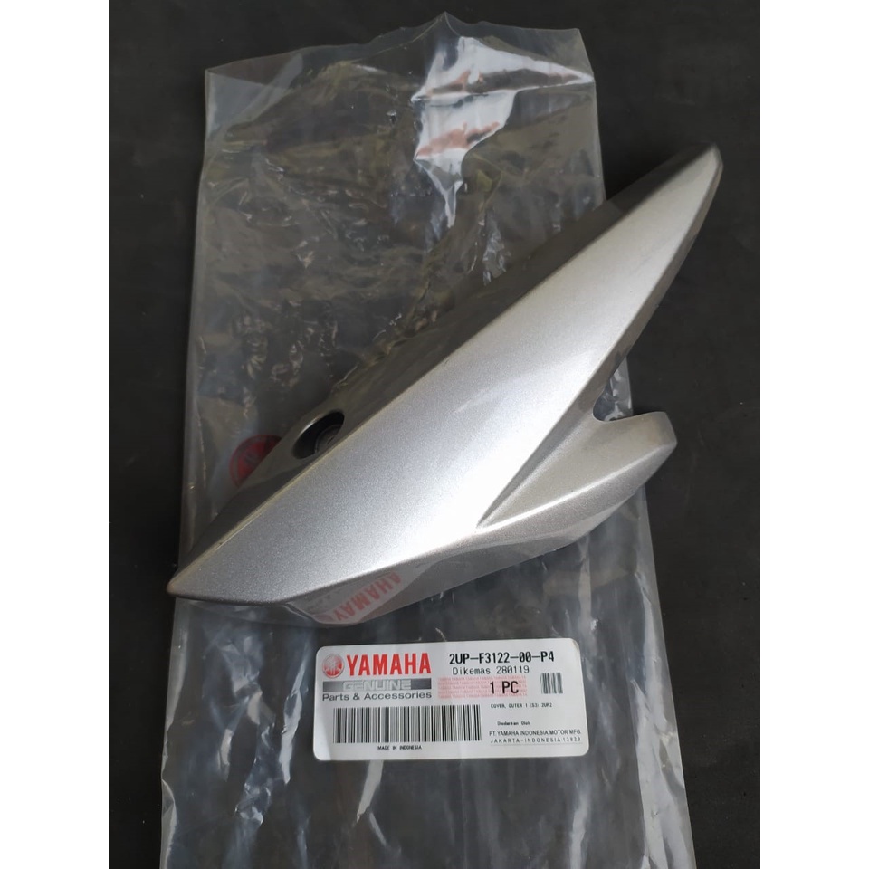 2UP-F3122-00-P4 Cover Kupingan Lampu Byson FI Kiri Gray Ori YGP