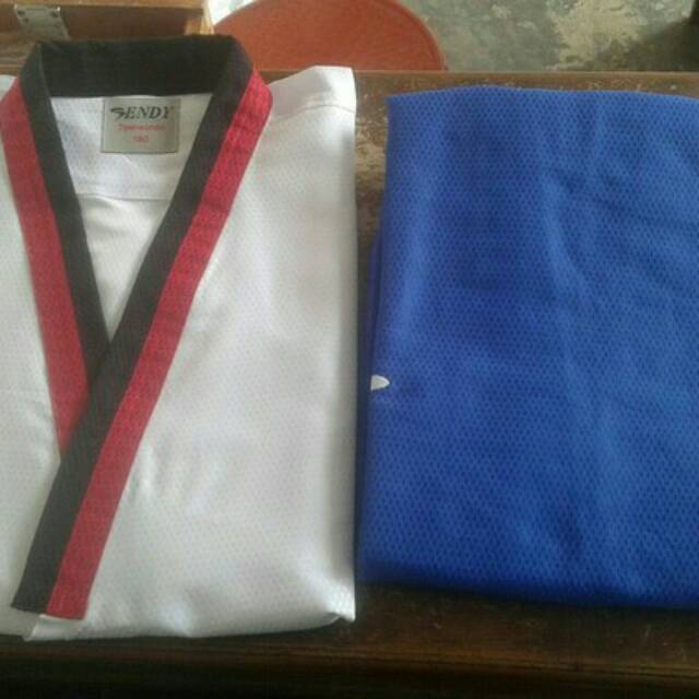 Dobok Poomsae Kejuaraan Taekwondo Sendy