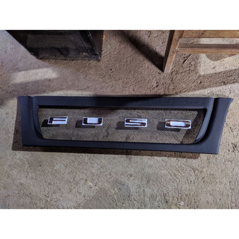 Grill Truck Canter Model Jaring + emblem fuso