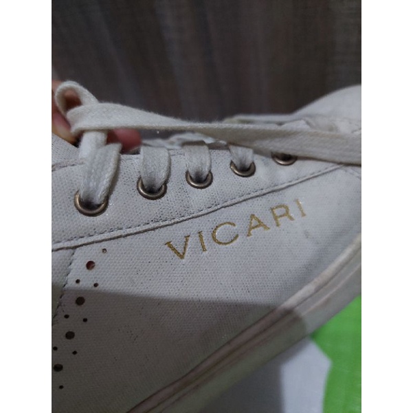 preloved sepatu vicari kets putih
