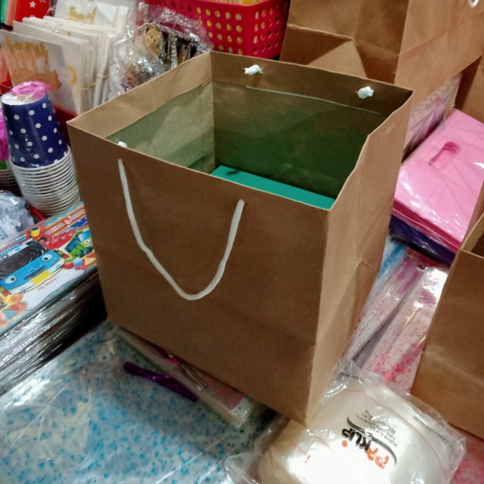 

✨ BISA COD ✨ paper bag ukuran 18 x 18 tinggi 20 cm jual per pack isi 12 pcs