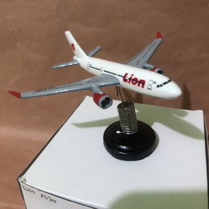 miniatur pesawat per lion air A330