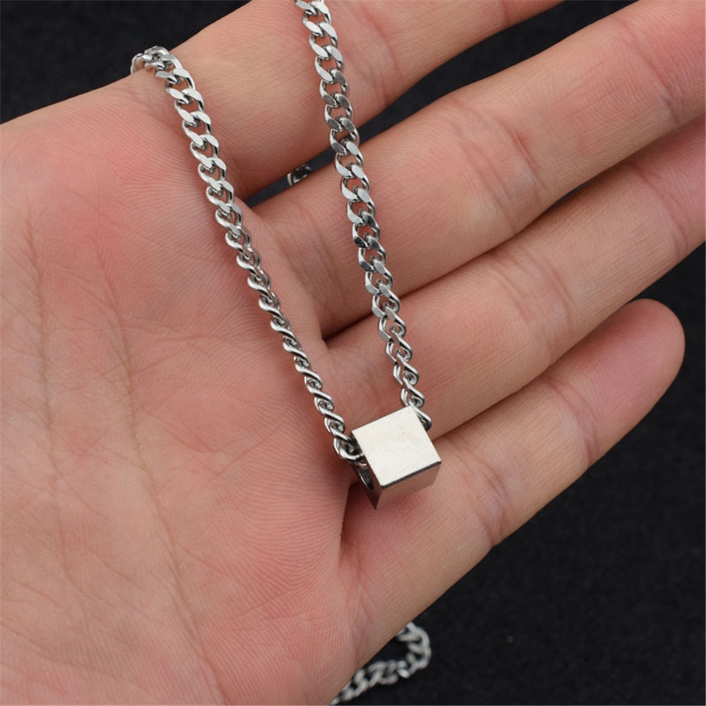 Wang Yibo Kalung Persegi Stainless Steel Gaya Sama untuk Wanita dan Pria