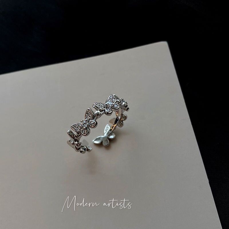 AY(CN) Cincin Desain Kupu-Kupu Aksen Kristal Warna Silver Untuk Wanita