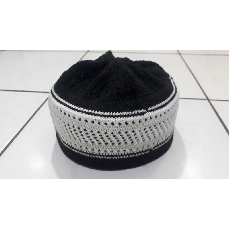 Kopiah bulat/peci rajut hitam putih dewasa