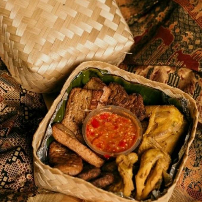 

Paket Hampers Lebaran Nasi Liwet Besek Untuk 4 Orang