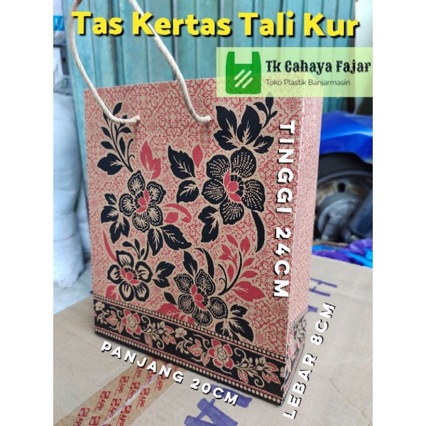 

Paper Bag Motif Kecil / Tas Kertas Motif / Tas Karton Kraft Banjarmasin @10lbe